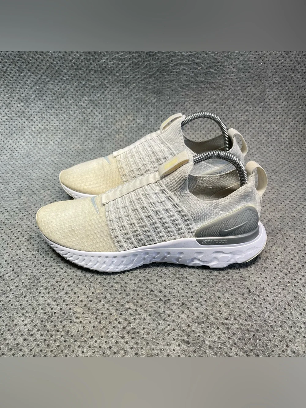 Nike React Phantom Run Flyknit 2 White Running Shoes Size 9 Women’s